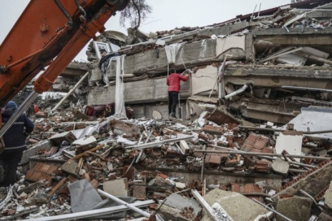 Rescuers scramble in Turkey, Syria after quake kills 4,000